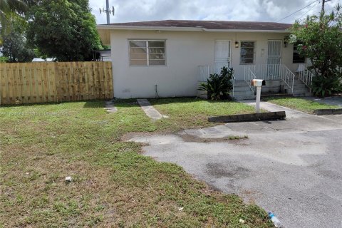 Propiedad comercial en venta en Miami, Florida, 127.28 m2 № 1975345 - foto 17