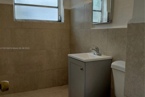 Propiedad comercial en venta en Miami, Florida, 127.28 m2 № 1975345 - foto 21