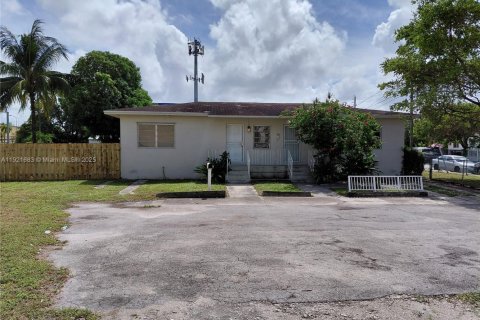 Propiedad comercial en venta en Miami, Florida, 127.28 m2 № 1975345 - foto 2