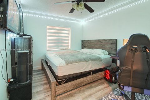 House in Homestead, Florida 4 bedrooms, 196.02 sq.m. № 1705452 - photo 24