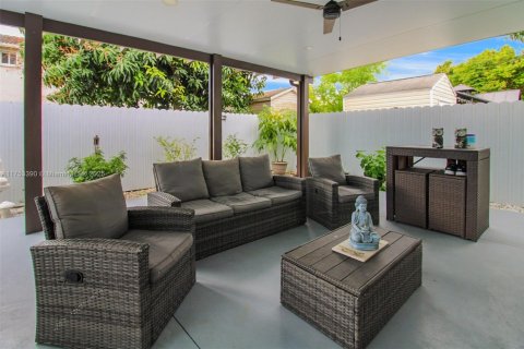 House in Homestead, Florida 4 bedrooms, 196.02 sq.m. № 1705452 - photo 26