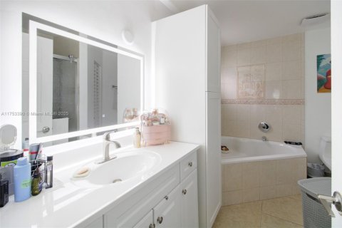 House in Homestead, Florida 4 bedrooms, 196.02 sq.m. № 1705452 - photo 18