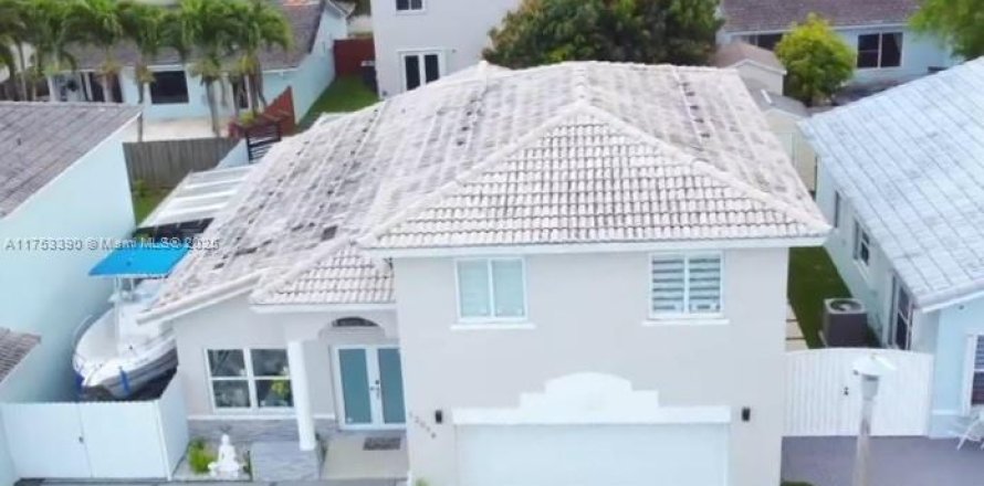 House in Homestead, Florida 4 bedrooms, 196.02 sq.m. № 1705452
