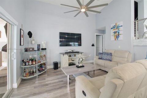 House in Homestead, Florida 4 bedrooms, 196.02 sq.m. № 1705452 - photo 11