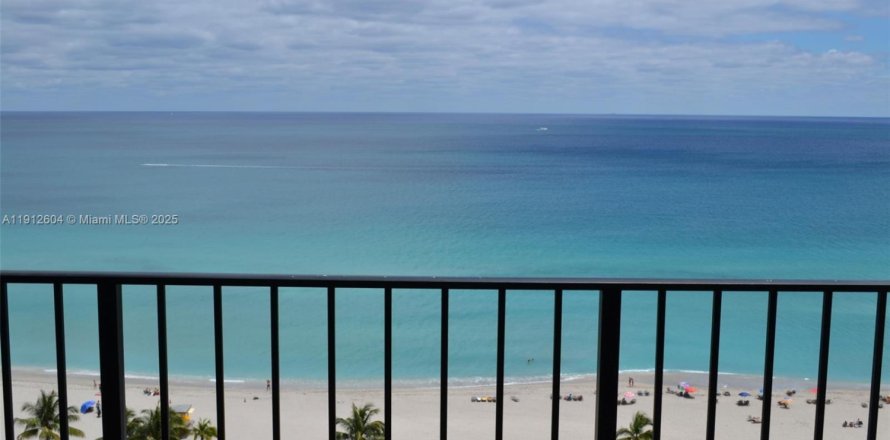 Condo in Hollywood, Florida, 1 bedroom № 2082343