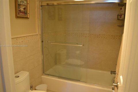 Condo in Hollywood, Florida, 1 bedroom № 2082343 - photo 19