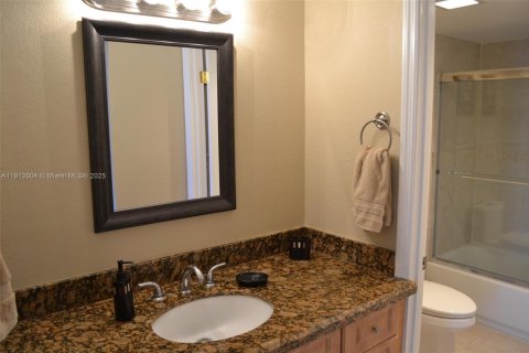 Condo in Hollywood, Florida, 1 bedroom № 2082343 - photo 18