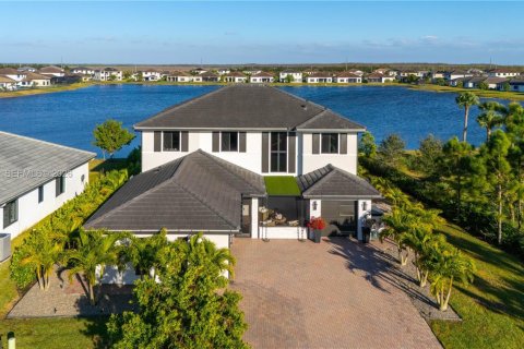 House in Ave Maria, Florida 4 bedrooms, 370.22 sq.m. № 2030585 - photo 26