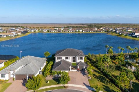 House in Ave Maria, Florida 4 bedrooms, 370.22 sq.m. № 2030585 - photo 27