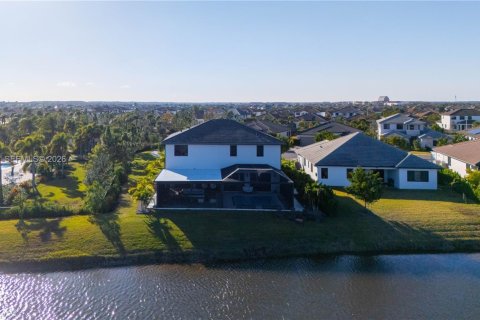 House in Ave Maria, Florida 4 bedrooms, 370.22 sq.m. № 2030585 - photo 18