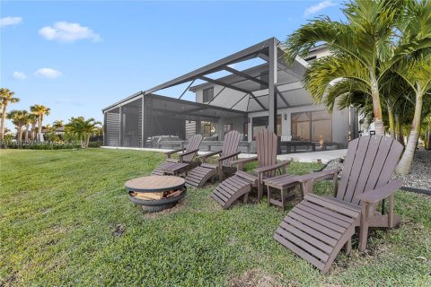 House in Ave Maria, Florida 4 bedrooms, 370.22 sq.m. № 2030585 - photo 15