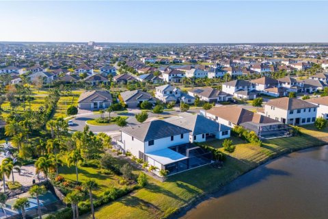 House in Ave Maria, Florida 4 bedrooms, 370.22 sq.m. № 2030585 - photo 20