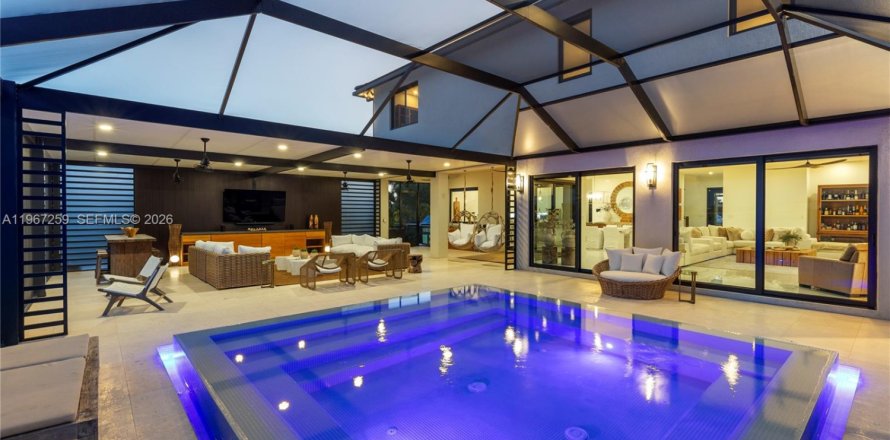 House in Ave Maria, Florida 4 bedrooms, 370.22 sq.m. № 2030585