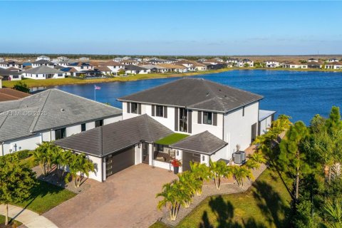 House in Ave Maria, Florida 4 bedrooms, 370.22 sq.m. № 2030585 - photo 25