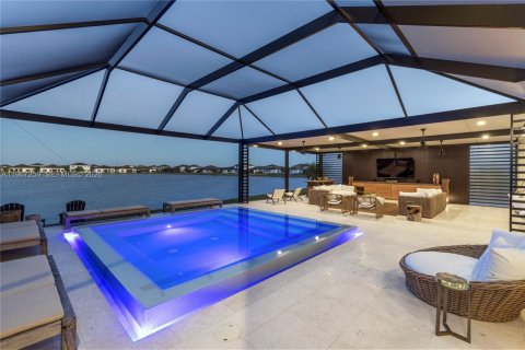 House in Ave Maria, Florida 4 bedrooms, 370.22 sq.m. № 2030585 - photo 2