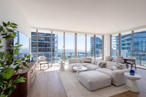 Condo in Miami, Florida, 3 bedrooms  № 2153214 - photo 1