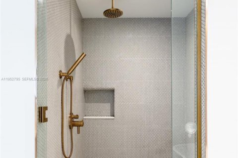 Condo in Miami, Florida, 3 bedrooms  № 2153214 - photo 13