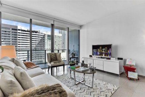 Condo in Miami, Florida, 1 bedroom  № 1977233 - photo 5