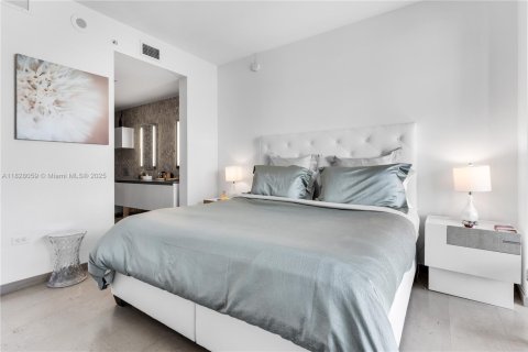 Condo in Miami, Florida, 1 bedroom  № 1977233 - photo 15