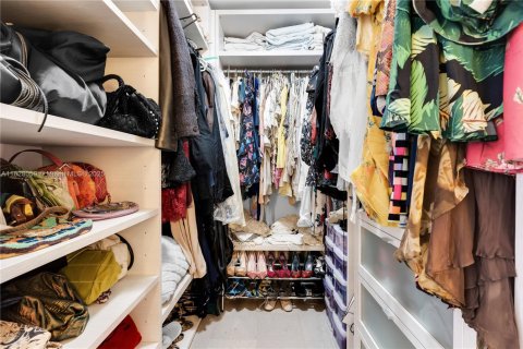 Condo in Miami, Florida, 1 bedroom  № 1977233 - photo 20