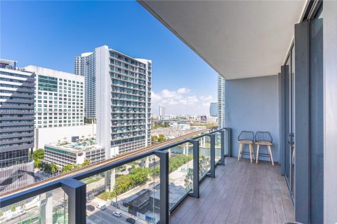 Condo in Miami, Florida, 1 bedroom  № 1977233 - photo 3