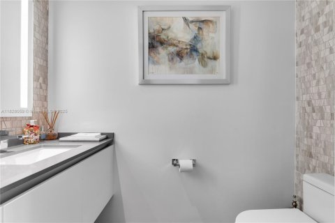 Condo in Miami, Florida, 1 bedroom  № 1977233 - photo 22