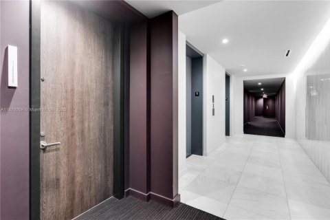 Condo in Miami, Florida, 1 bedroom  № 1977233 - photo 23