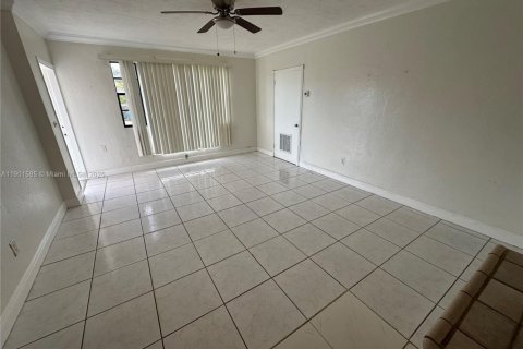 Casa en alquiler en Miami, Florida, 2 dormitorios, 251.95 m2 № 1953194 - foto 5