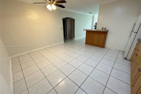 Casa en alquiler en Miami, Florida, 2 dormitorios, 251.95 m2 № 1953194 - foto 9