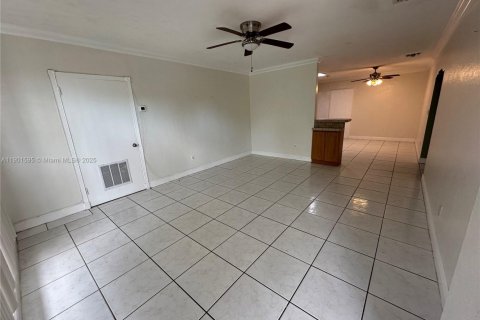 Casa en alquiler en Miami, Florida, 2 dormitorios, 251.95 m2 № 1953194 - foto 6