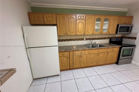 Casa en alquiler en Miami, Florida, 2 dormitorios, 251.95 m2 № 1953194 - foto 10