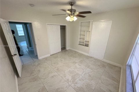 Casa en alquiler en Miami, Florida, 2 dormitorios, 251.95 m2 № 1953194 - foto 12