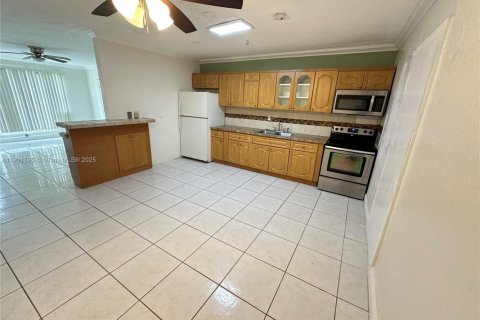 Casa en alquiler en Miami, Florida, 2 dormitorios, 251.95 m2 № 1953194 - foto 8