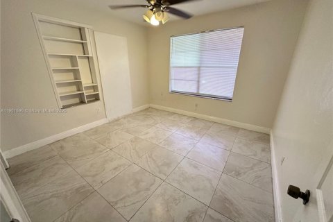 Casa en alquiler en Miami, Florida, 2 dormitorios, 251.95 m2 № 1953194 - foto 14