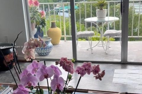 Copropriété à vendre à Miami, Floride: 2 chambres, 125.7 m2 № 1977295 - photo 1
