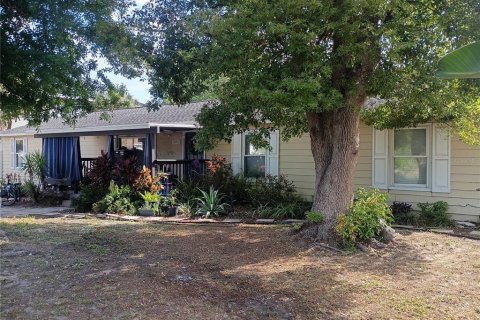 House in Ruskin, Florida 5 bedrooms, 178.74 sq.m. № 2093084