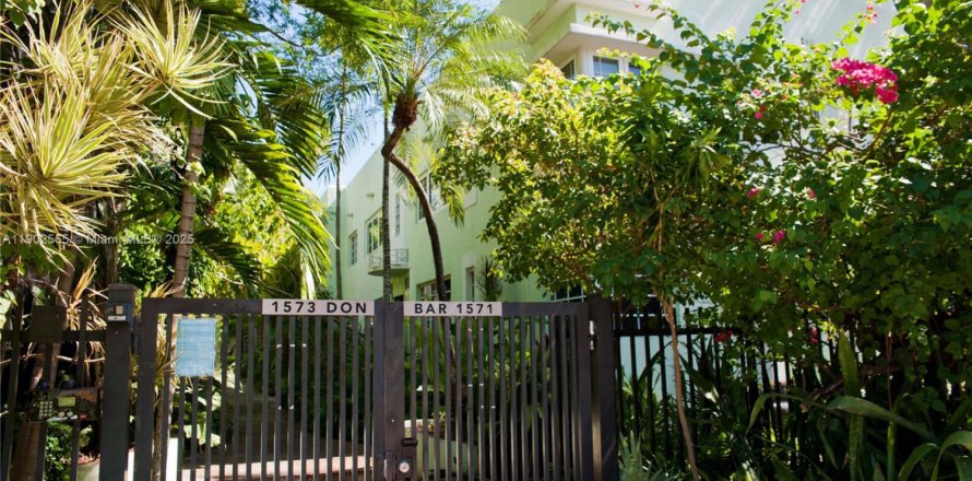 Кондоминиум с 1 спальней в Майами-Бич, Флорида № 1953993