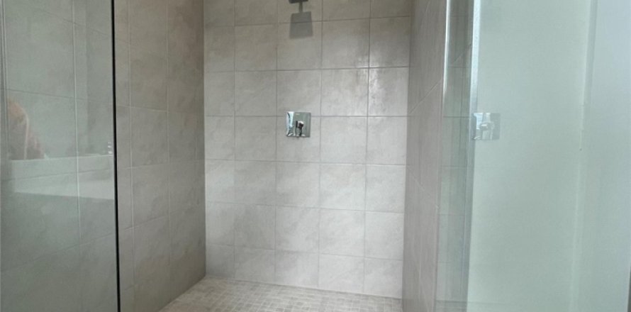 Villa ou maison à Miami, Floride 4 chambres, 220.92 m2 № 1221556