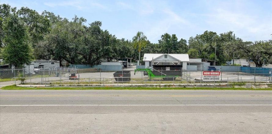 Commercial property in Seffner, Florida 367.71 sq.m. № 2103685