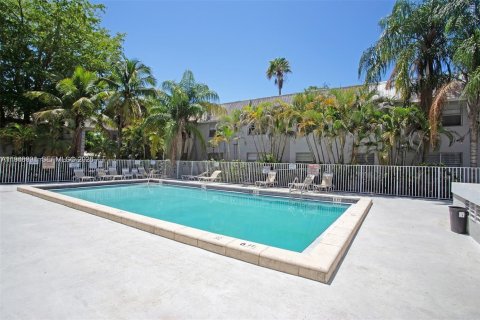 Apartment in Palmetto Bay, Florida 2 bedrooms, 74.41 sq.m. № 2003073 - photo 25