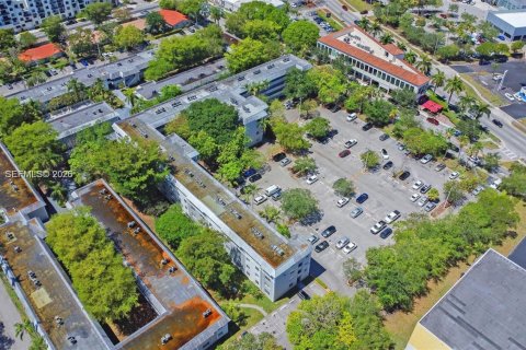 Apartment in Palmetto Bay, Florida 2 bedrooms, 74.41 sq.m. № 2003073 - photo 27