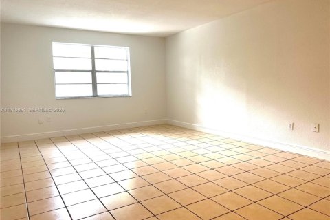 Apartment in Palmetto Bay, Florida 2 bedrooms, 74.41 sq.m. № 2003073 - photo 11