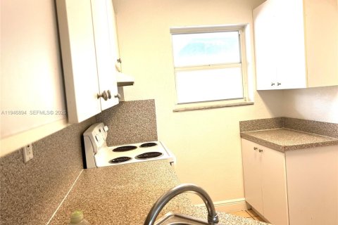 Apartment in Palmetto Bay, Florida 2 bedrooms, 74.41 sq.m. № 2003073 - photo 9