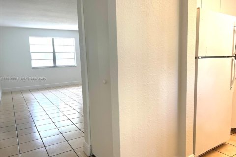 Apartment in Palmetto Bay, Florida 2 bedrooms, 74.41 sq.m. № 2003073 - photo 4