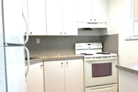 Apartment in Palmetto Bay, Florida 2 bedrooms, 74.41 sq.m. № 2003073 - photo 5