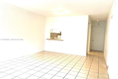 Apartment in Palmetto Bay, Florida 2 bedrooms, 74.41 sq.m. № 2003073 - photo 14