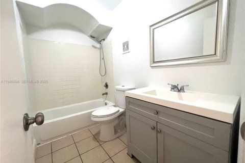 Apartment in Palmetto Bay, Florida 2 bedrooms, 74.41 sq.m. № 2003073 - photo 18