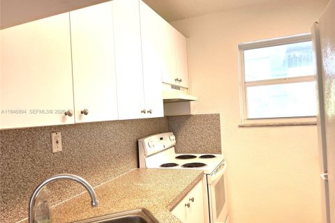 Apartment in Palmetto Bay, Florida 2 bedrooms, 74.41 sq.m. № 2003073 - photo 7