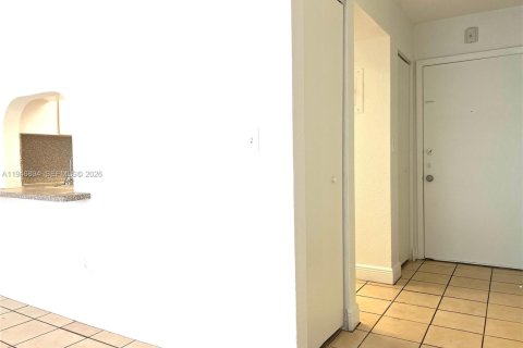 Apartment in Palmetto Bay, Florida 2 bedrooms, 74.41 sq.m. № 2003073 - photo 10