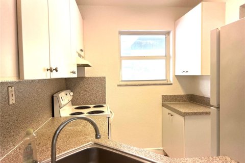 Apartment in Palmetto Bay, Florida 2 bedrooms, 74.41 sq.m. № 2003073 - photo 6